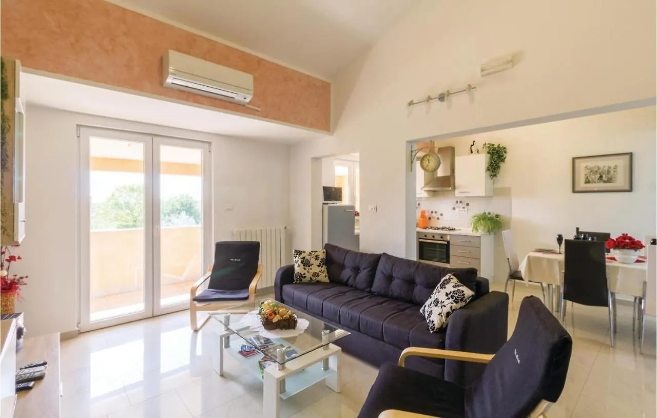 Cozy Home In Frkeci With Outdoor Swimming Pool Barban
