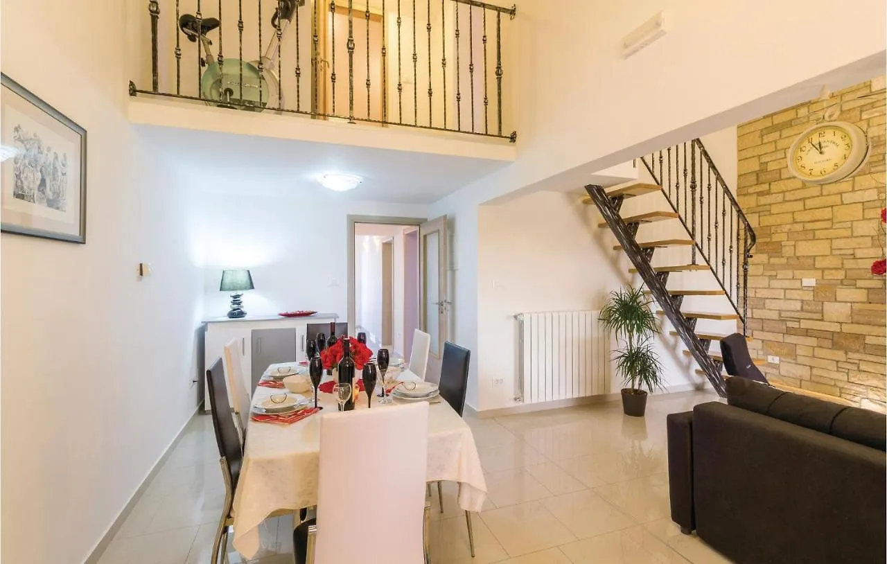 Σπίτι διακοπών Cozy Home In Frkeci With Outdoor Swimming Pool Barban