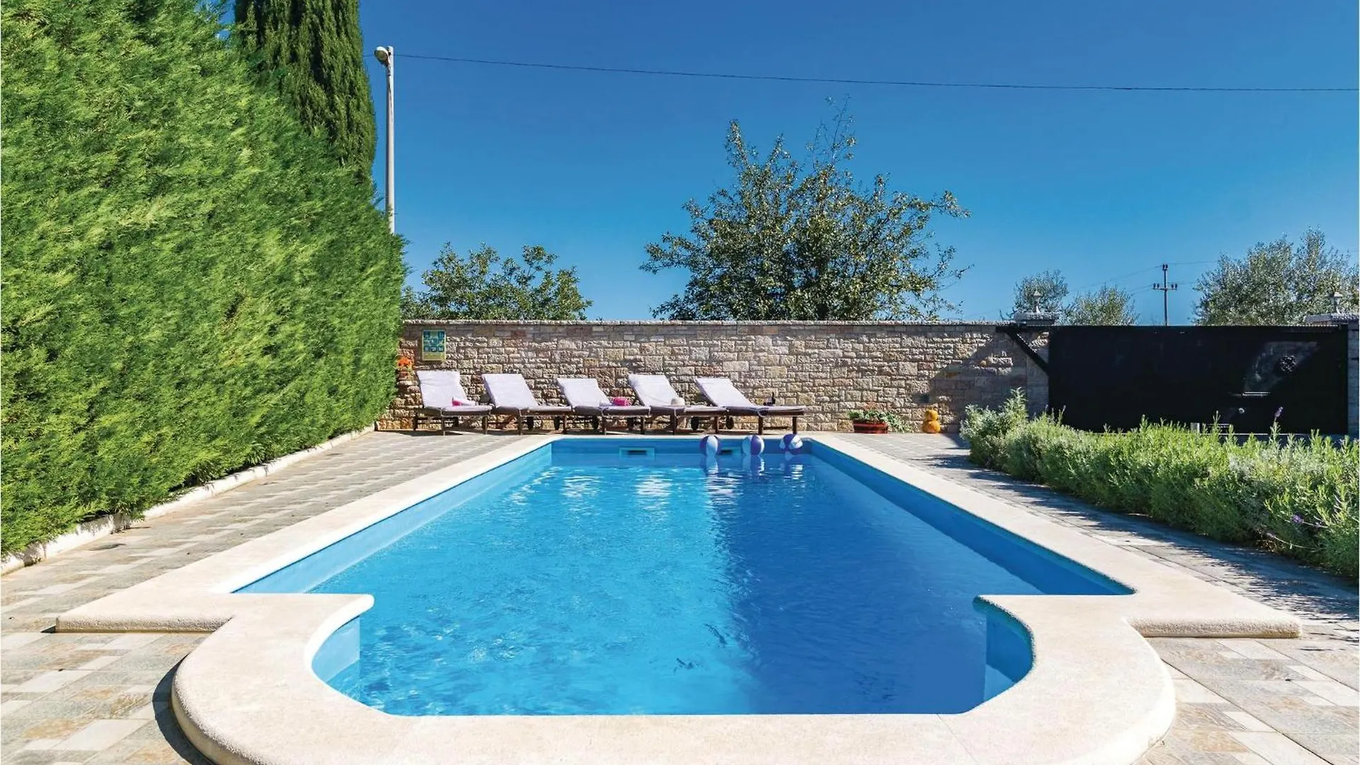 Cozy Home In Frkeci With Outdoor Swimming Pool Barban 0*,